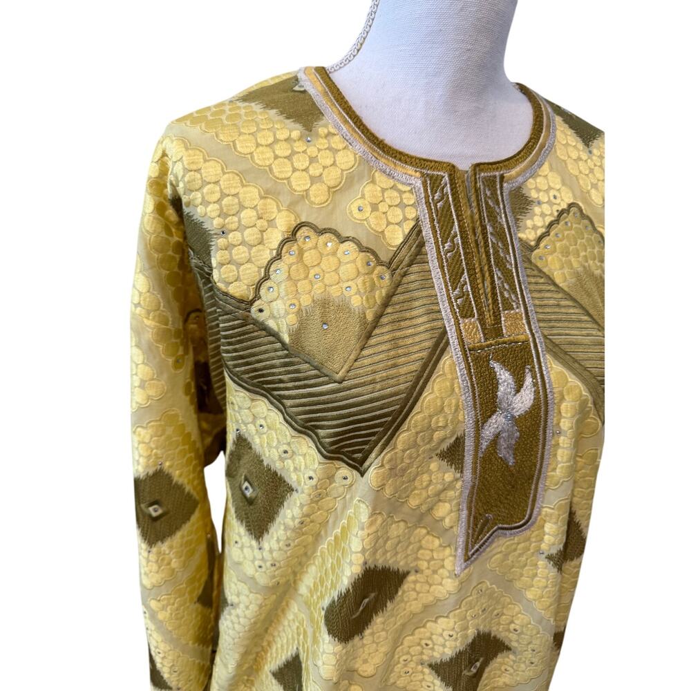 Elegant Yellow Patterned Dress - Picture 3 of 7
